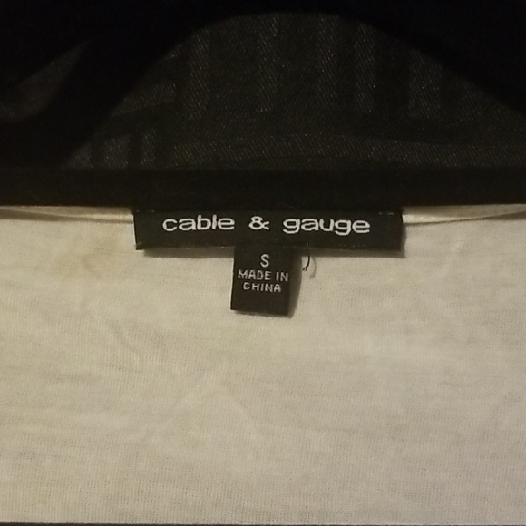 Cable & Gauge Lightweight White Laced Top Size S - Picture 2 of 6